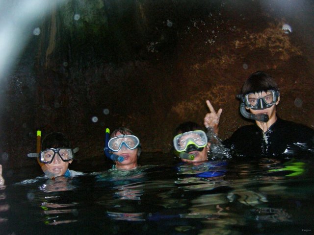 13- On explore la grotte sous-marine 